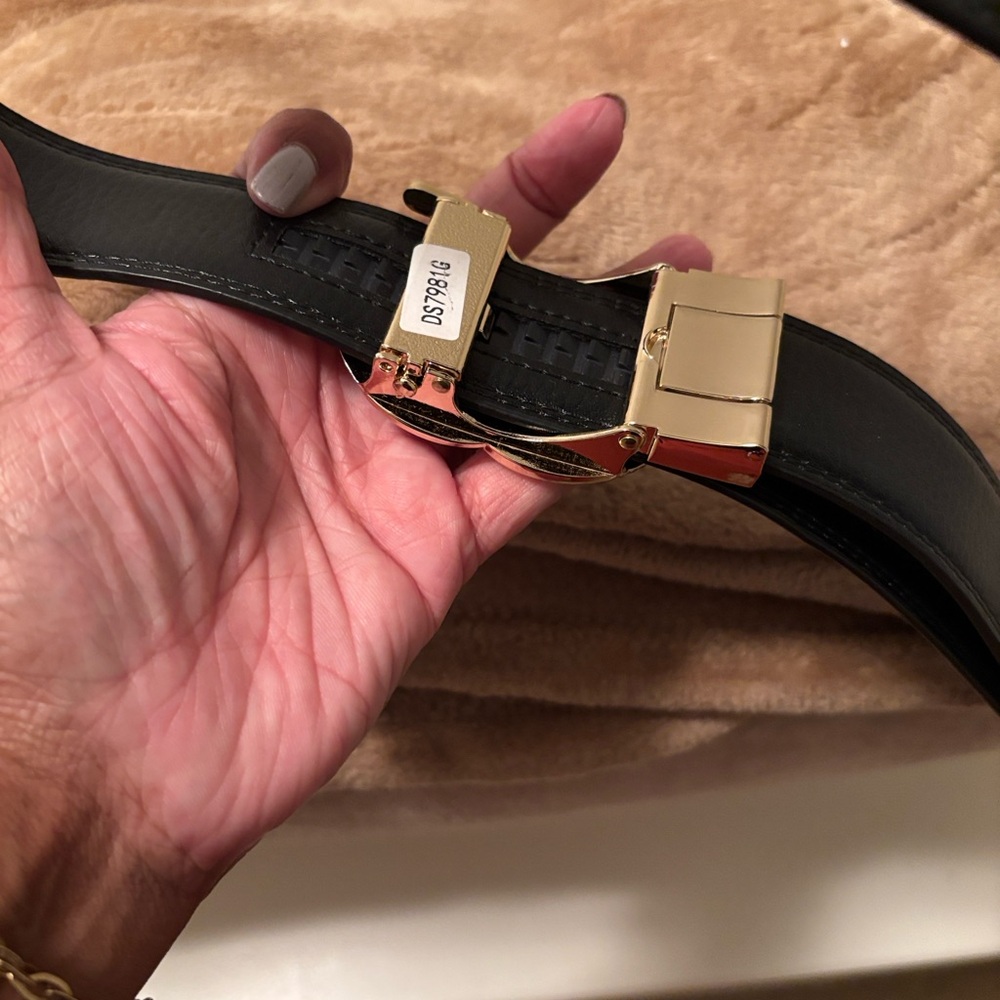Beautiful Leather GG Belts Black and Gold - Picture 3 of 3